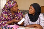 Premières règles: le rôle des mères dans la préparation des jeunes filles.